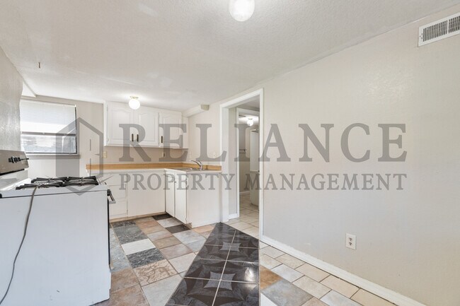 Building Photo - 1146 S Pattie St