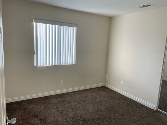 Building Photo - 1230 E 33rd St