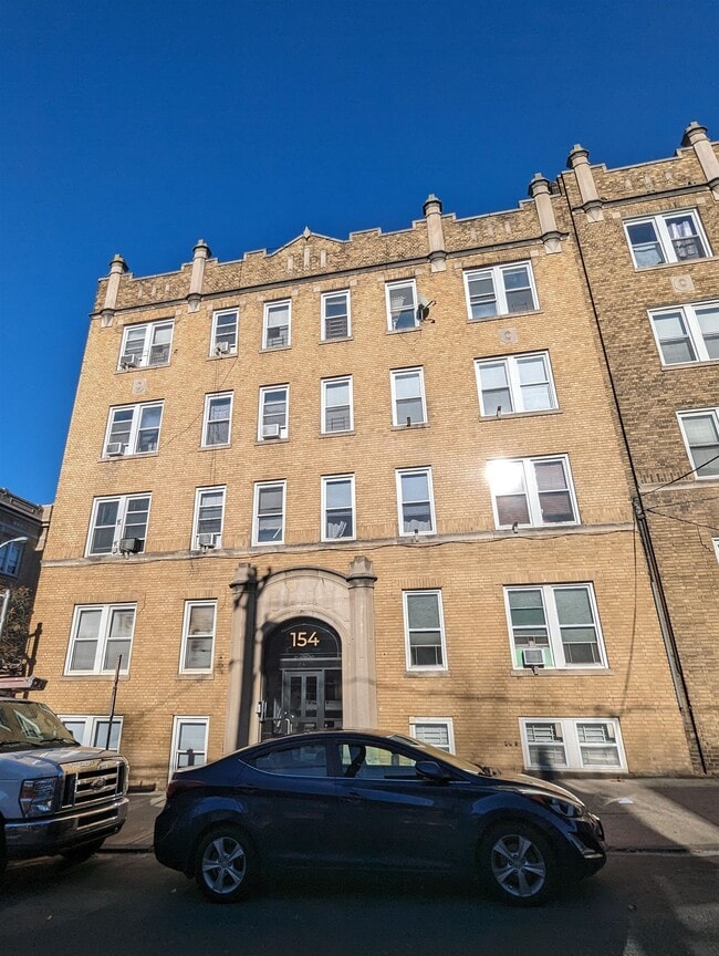 Building Photo - 154 Kensington Ave