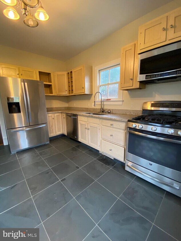 Foto principal - 9671 Springs Rd