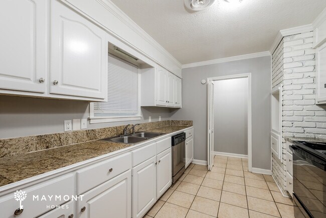 Building Photo - Beautiful 3 Bedroom Home