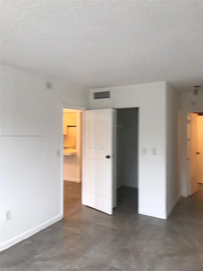 Building Photo - 1 bedroom in North Miami FL 33160