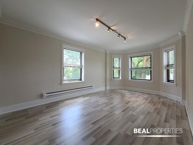 Foto del edificio - 2 bedroom in CHICAGO IL 60647