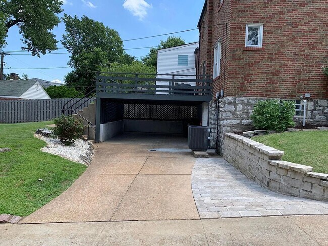 Building Photo - Gorgeous Curb Appeal! 3 Bed 2.5 Bath House in a walkable neighborhood!
