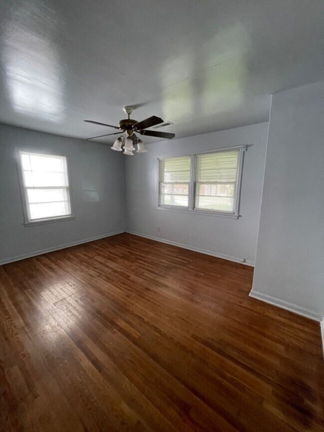 Building Photo - 415 W. CATALPA ST. - NO PETS - CALL OFFICE...