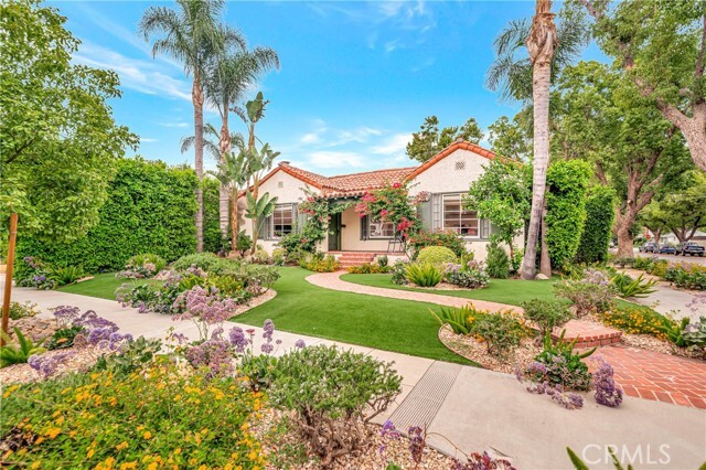 Building Photo - 546 S Beachwood Dr