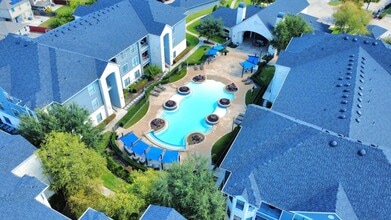 Building Photo - 6777 Sommerall Dr