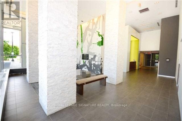 Photo du bâtiment - 360-1360 Square One Dr