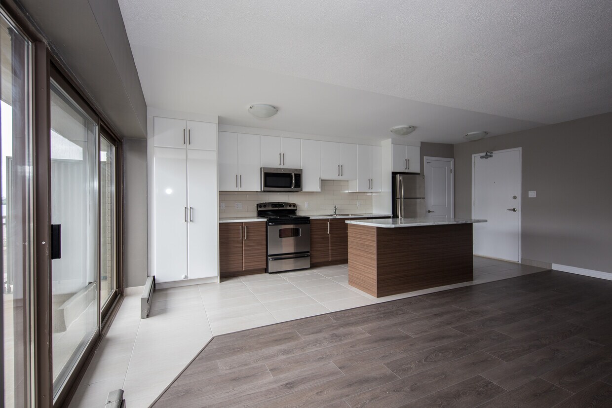 Photo du bâtiment - Lakeshore Apartments