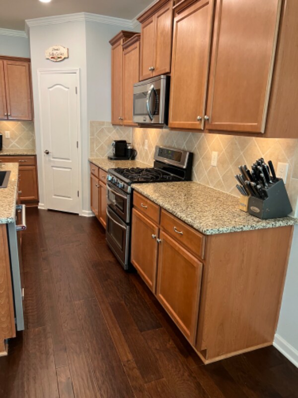 Building Photo - 724 Bearcamp Way