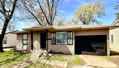 Building Photo - 5209 N Mueller Ave