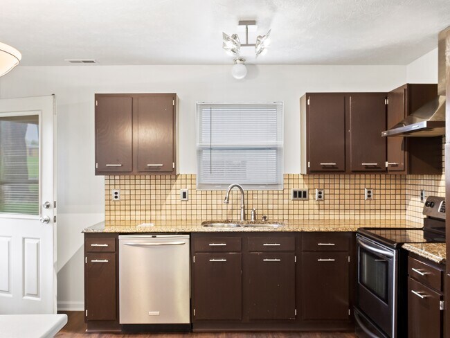 Building Photo - 282 Choctaw Cir