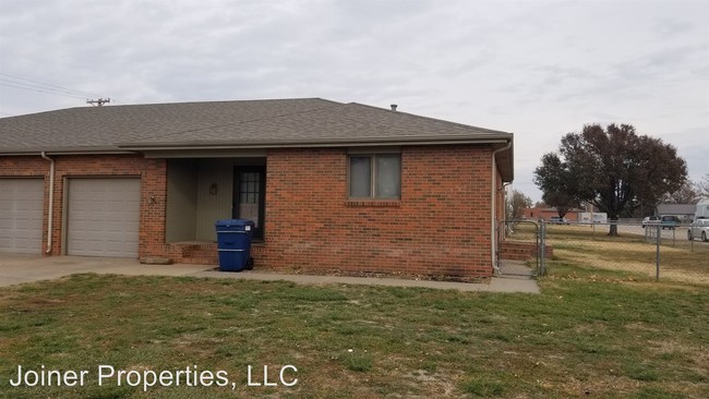 Building Photo - 1402 Cherry Ln