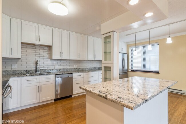 Foto del edificio - 9737 Fox Glen Dr