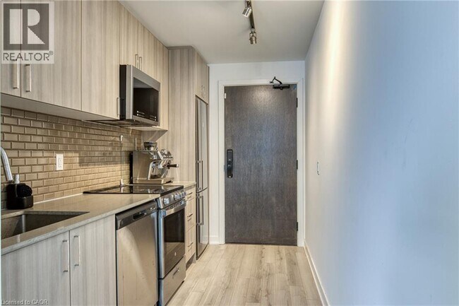 Building Photo - 1005 Dundas St E