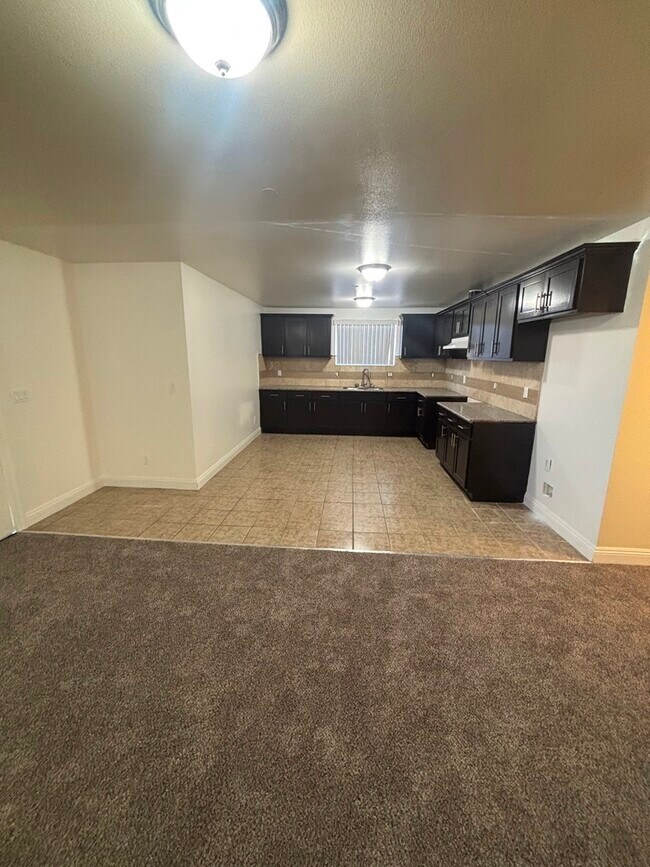 Building Photo - 620 W 52nd St