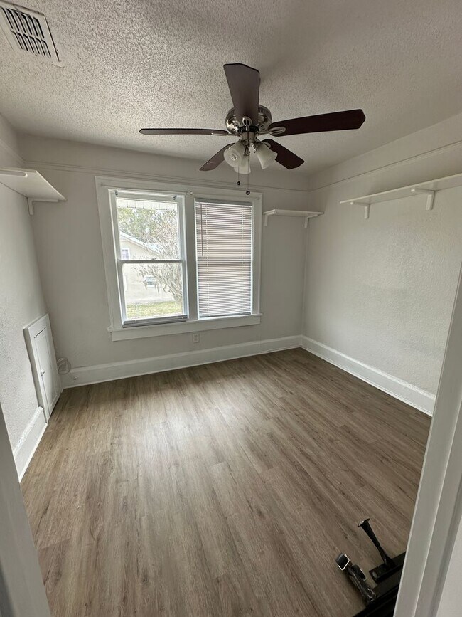 Foto del edificio - 2 Bedroom 1 Bathroom in Winter Haven