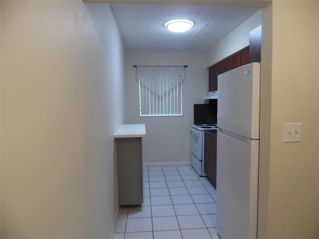 Building Photo - 7341 NW 37th St