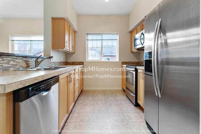 Foto del edificio - Beautiful Must See Two Bedroom Condo in Ce...