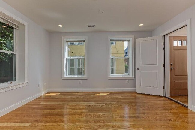 Foto del edificio - 720 Parker St