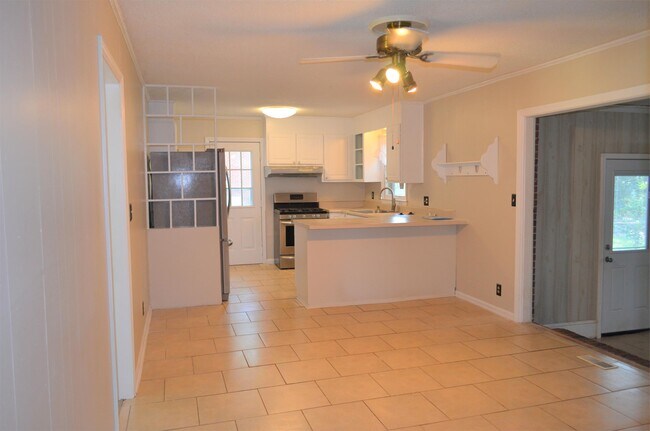 Foto del edificio - 406 Mapleton Dr