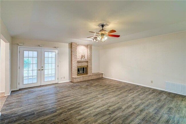 Building Photo - 12118 Black Angus Dr
