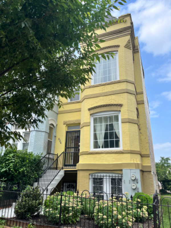 Building Photo - 624 11th St NE