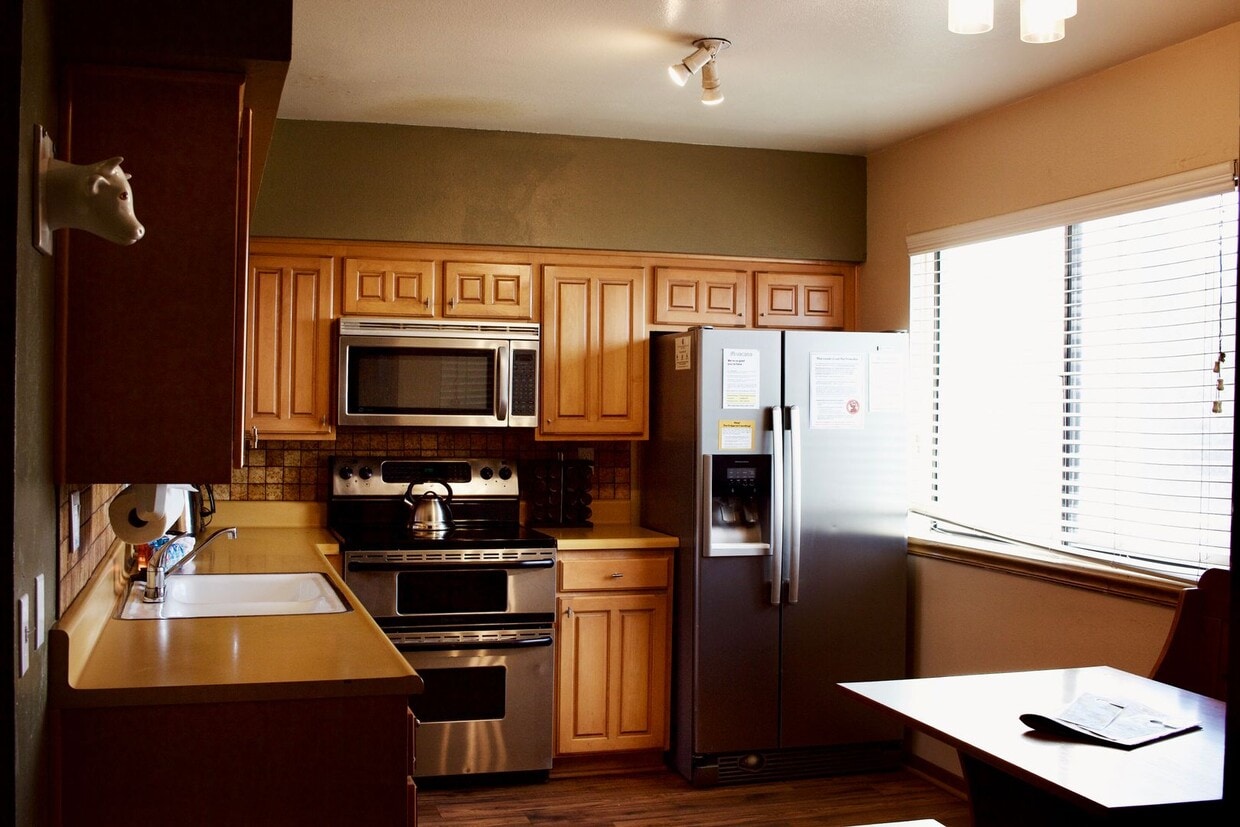 Primary Photo - Spacious 3 Bed + Loft, 2 Bath Retreat! AVA...