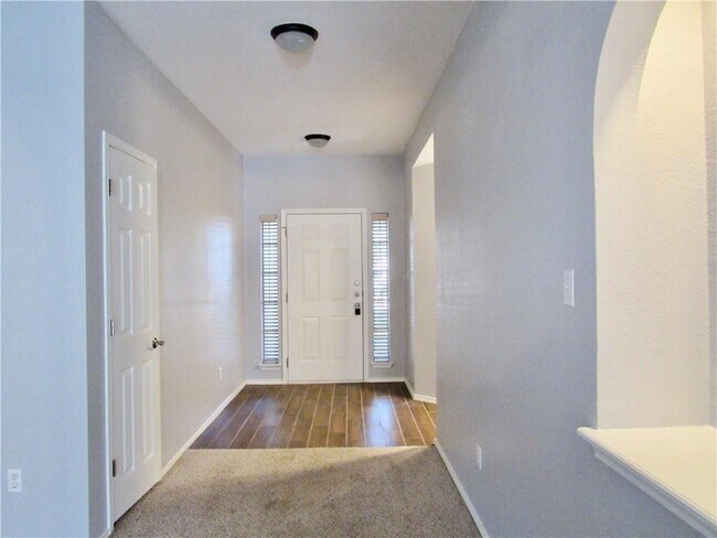 Foto del edificio - 3512 Roberto Clemente Ln