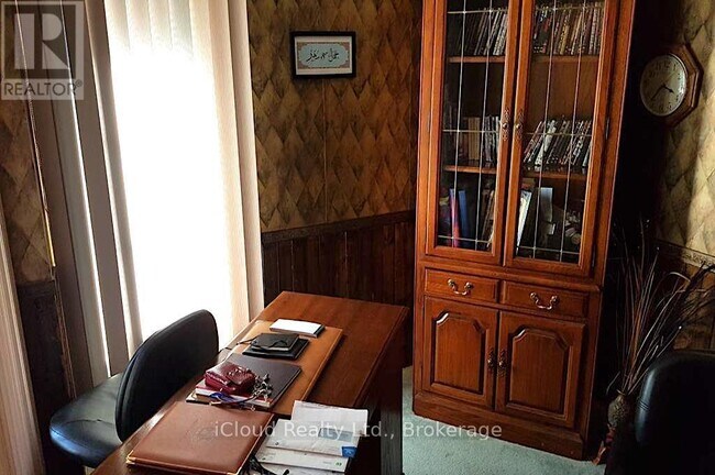 Photo du bâtiment - 5506 Woodchase Crescent