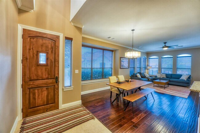 Building Photo - 306 Enclave Cir
