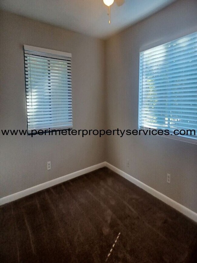 Foto del edificio - Newly Renovated Unit!!