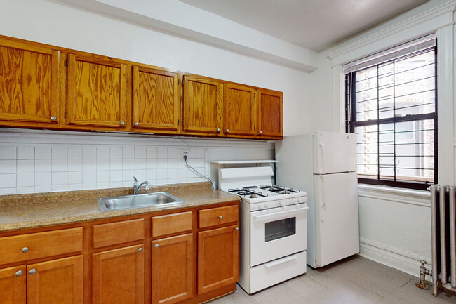 Kitchen - 5401-5403 S. Woodlawn Avenue