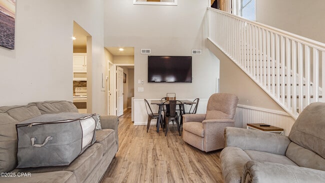 Foto del edificio - 17462 Front Beach Rd