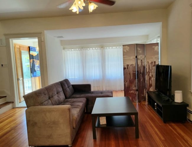 Living room - 27 Garden Plz