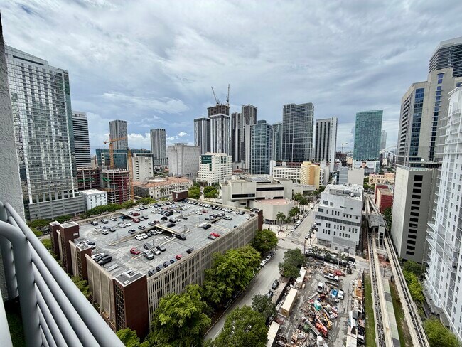 Foto del edificio - 133 NE 2nd Ave