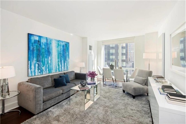 Foto del edificio - 180-61 Riverside Blvd