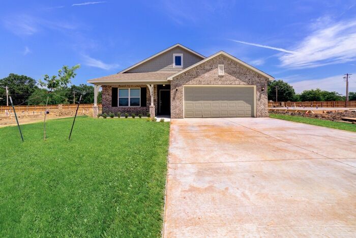 Foto principal - $2,225/mo | 4 Bed, 2.5 Bath | MOVE IN SPECIAL