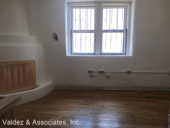 Building Photo - 1 br, 1 bath House - 529 Old Santa Fe Trail