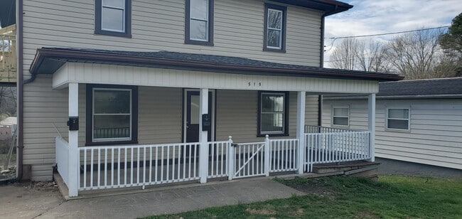 Building Photo - 515 W Magnolia Ave