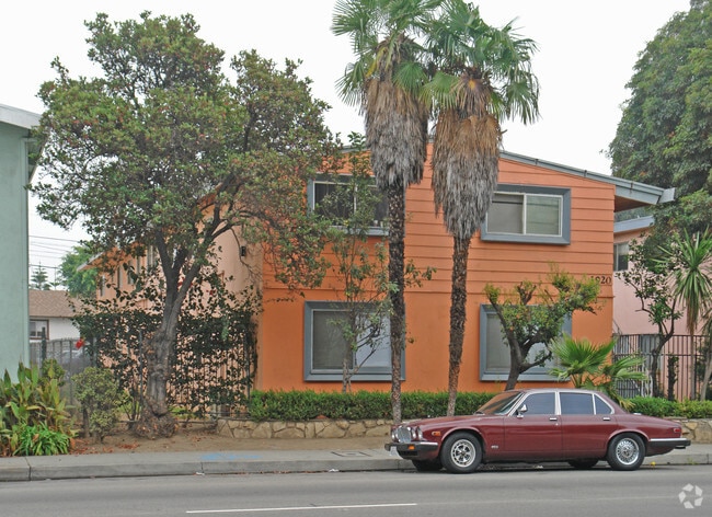 Building Photo - Beverlywood Center