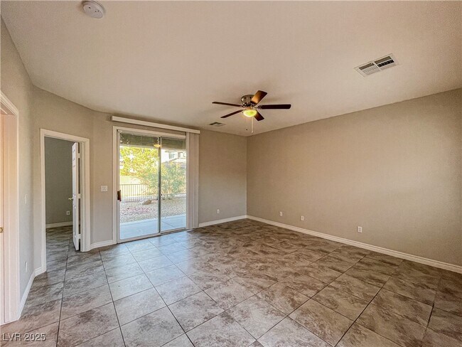 Foto del edificio - 8714 Salvestrin Point Ave