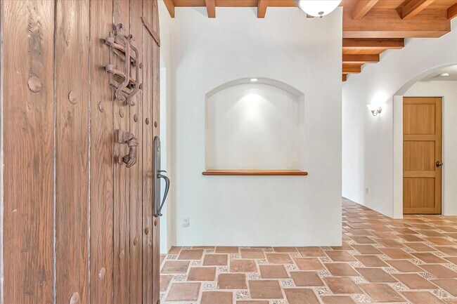 Foto del edificio - Fabulous 4BR, 3.5BA Palo Alto Spanish Estate