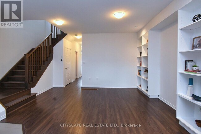 Building Photo - 16 Kelso Dr