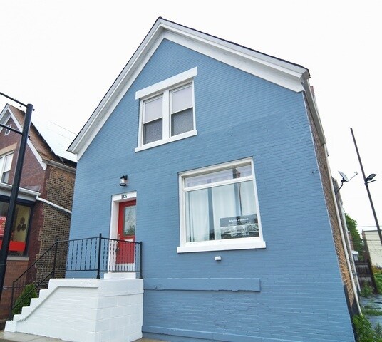 Building Photo - 3835 N Western Ave