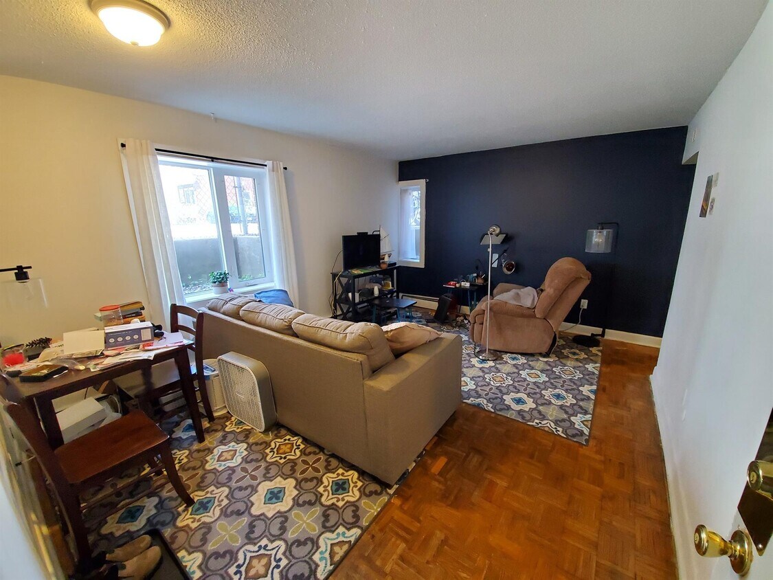 Primary Photo - 524 Putnam Ave