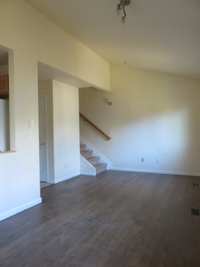 Living room - 406 E Geneseo St