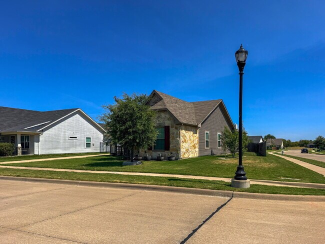 Foto del edificio - Lovely 3 bed, 2 bath Home in Burleson!