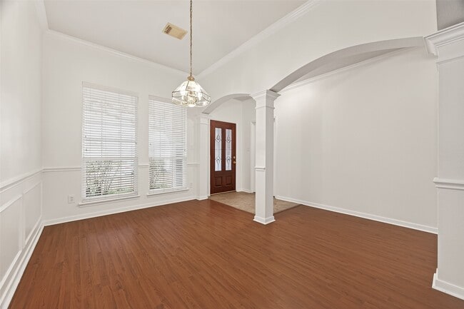 Foto del edificio - 2015 Waverly Glend Dr