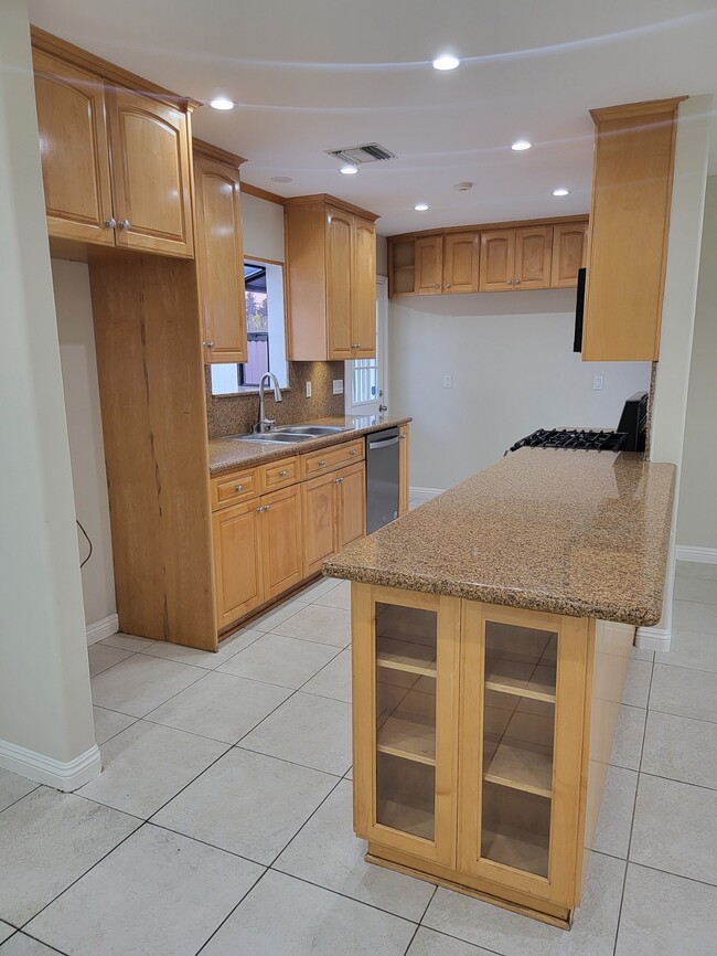 Foto del edificio - 17544 Blythe St